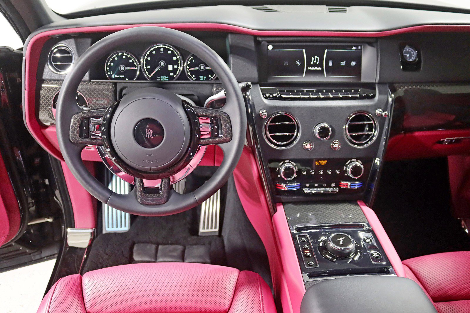 Used 2023 Rolls-Royce Cullinan Black Badge w/ Driver's Package image 18