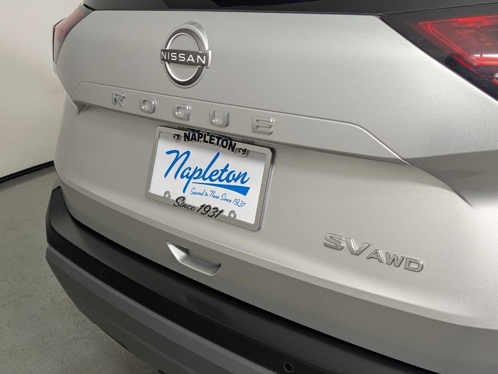 Used 2023 Nissan Rogue SV image 8