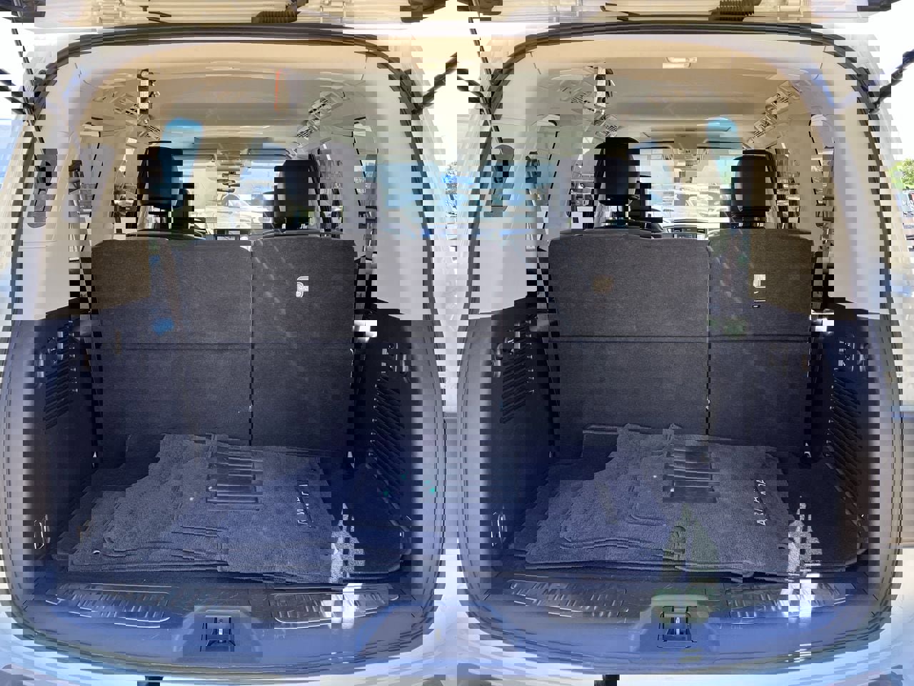 Used 2020 Nissan Armada Platinum w/ Captain's Chairs Package RWD image 29