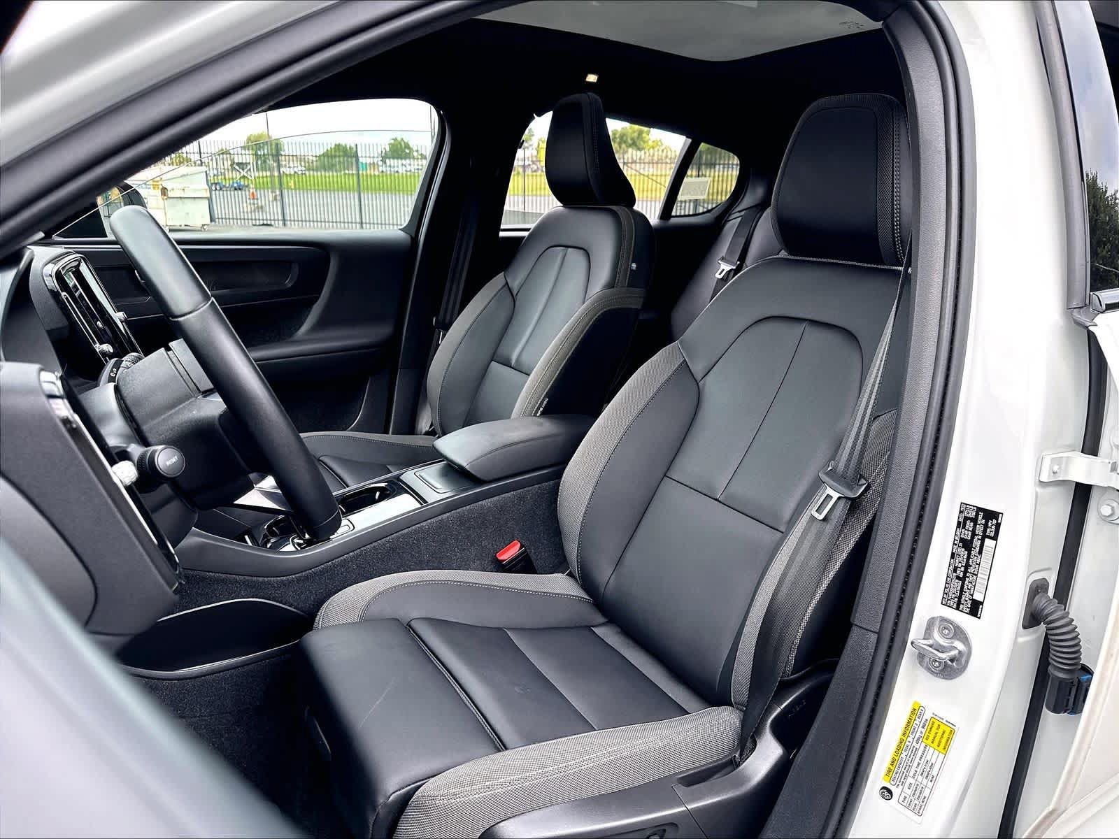 Used 2023 Volvo C40 Recharge Core AWD/4WD image 28