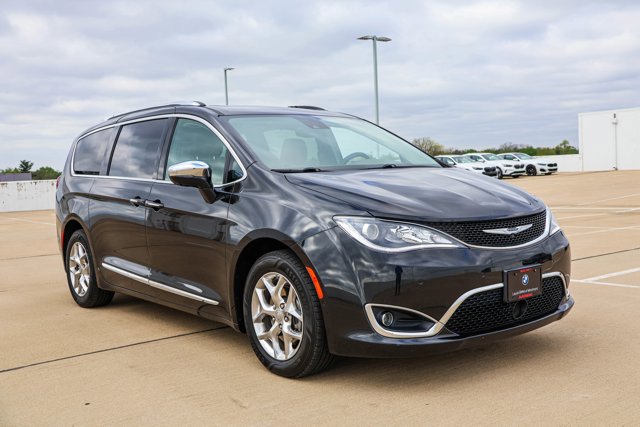 Used 2018 Chrysler Pacifica Limited image 3