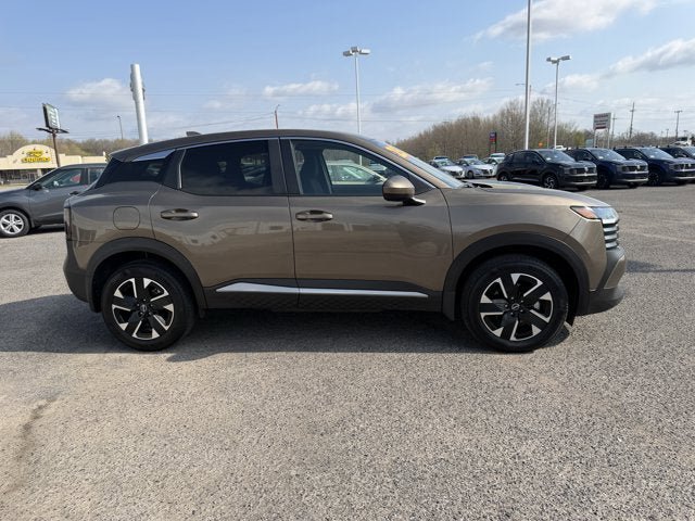 Used 2025 Nissan Kicks SV AWD/4WD image 4