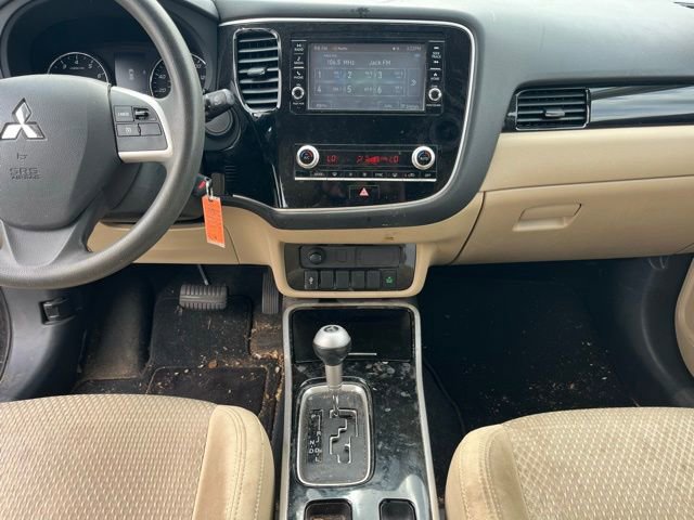 Used 2020 Mitsubishi Outlander ES image 9