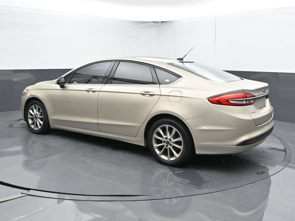 Used 2017 Ford Fusion SE FWD image 9