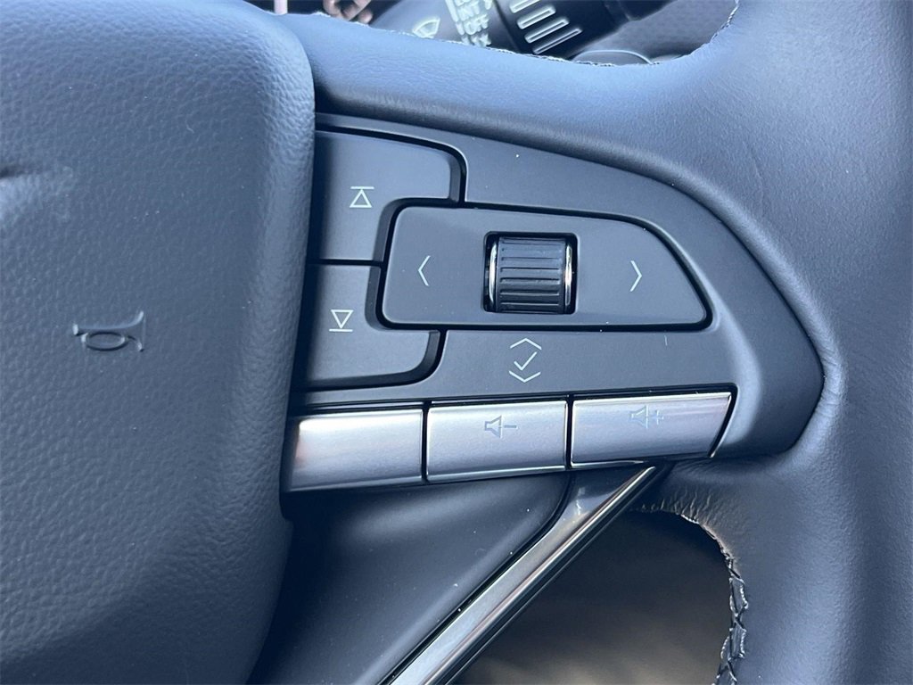 New 2025 Cadillac XT6 Luxury image 14