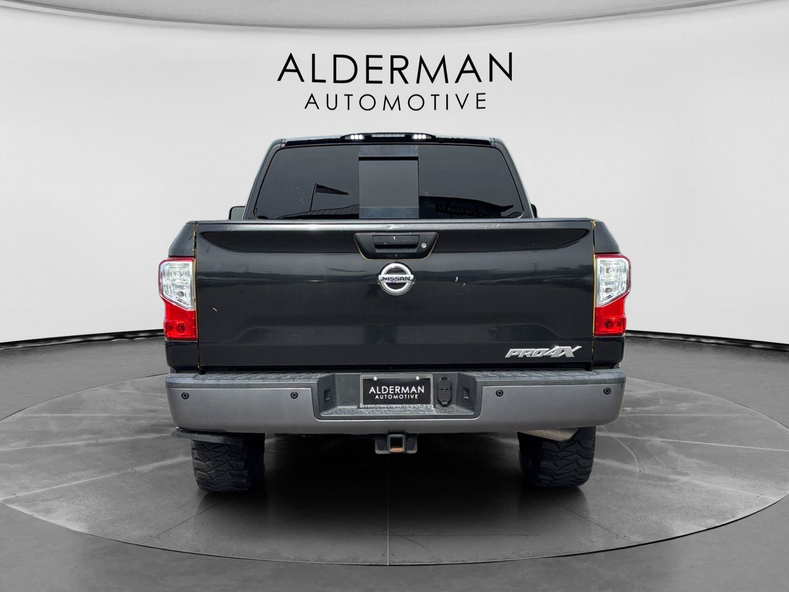 Used 2018 Nissan Titan PRO-4X w/ Pro-4x Convenience Package AWD/4WD image 4