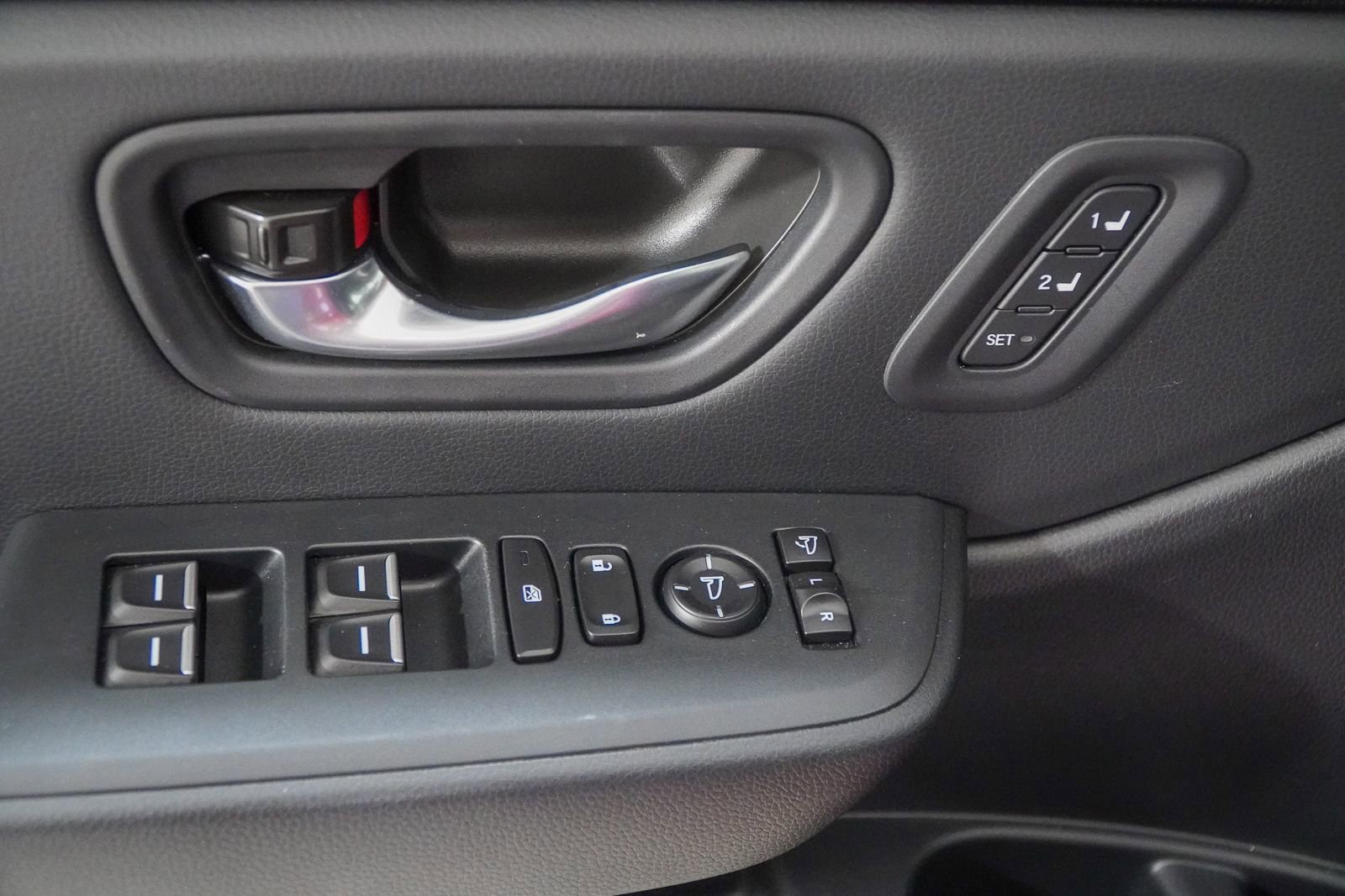 Certified 2025 Honda Pilot Black Edition image 22