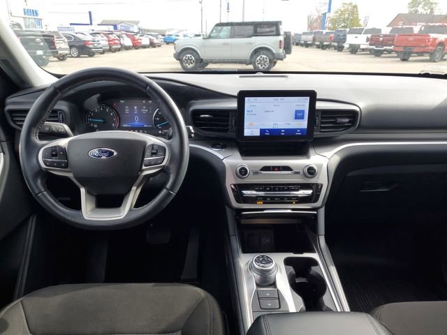 Used 2022 Ford Explorer XLT image 32