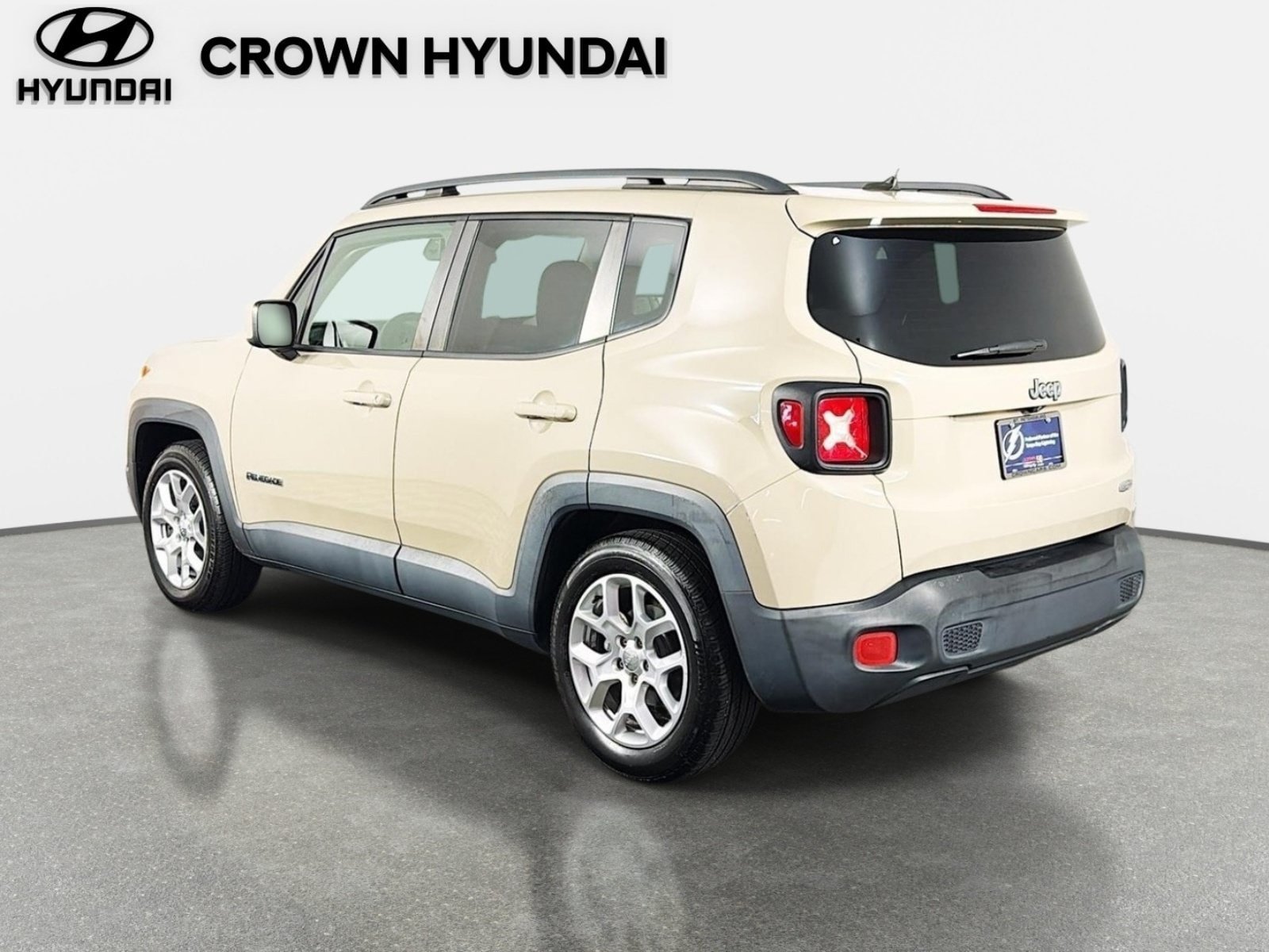 Used 2015 Jeep Renegade Latitude FWD image 7