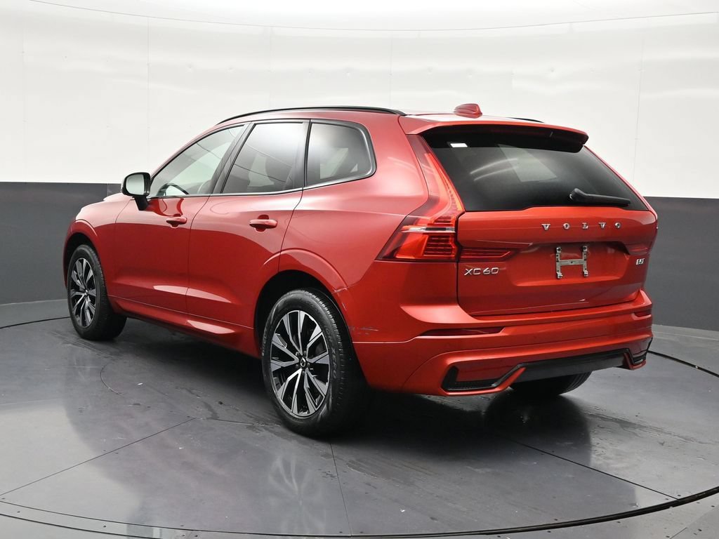 Used 2024 Volvo XC60 B5 Core AWD/4WD image 3