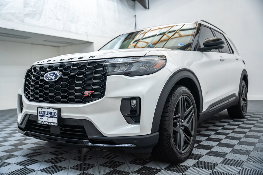Used 2025 Ford Explorer ST w/ Sun And Sound Package AWD/4WD image 3