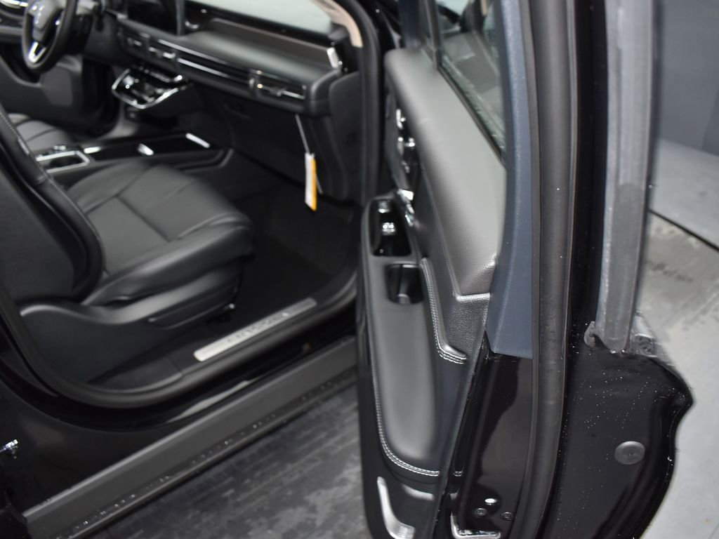 New 2025 Lincoln Corsair Reserve w/ Equipment Group 202A image 17