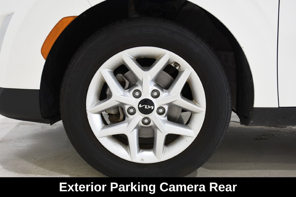 Used 2025 Kia Soul LX w/ LX Technology Package FWD image 7