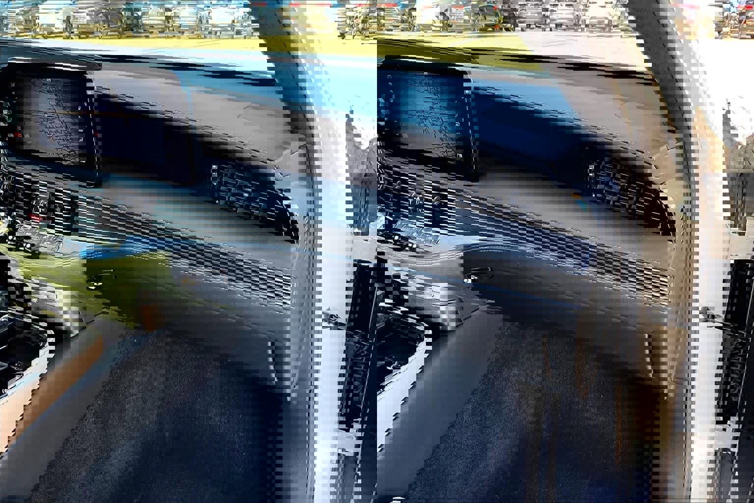 Used 2021 Lexus LS 500 w/ Interior Upgrade Package image 18