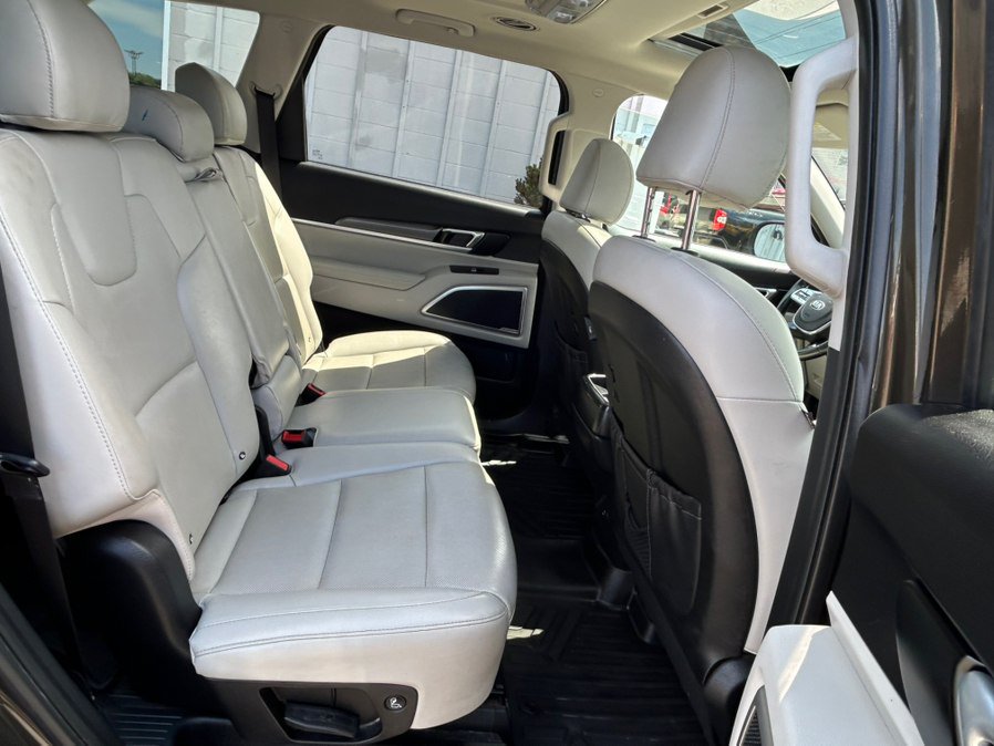 Used 2020 Kia Telluride S w/ S 8 Passenger Seating Package AWD/4WD image 15