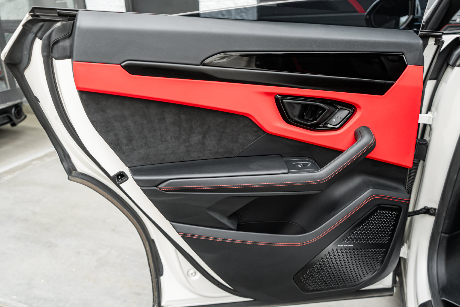 Used 2023 Lamborghini Urus S AWD/4WD image 33