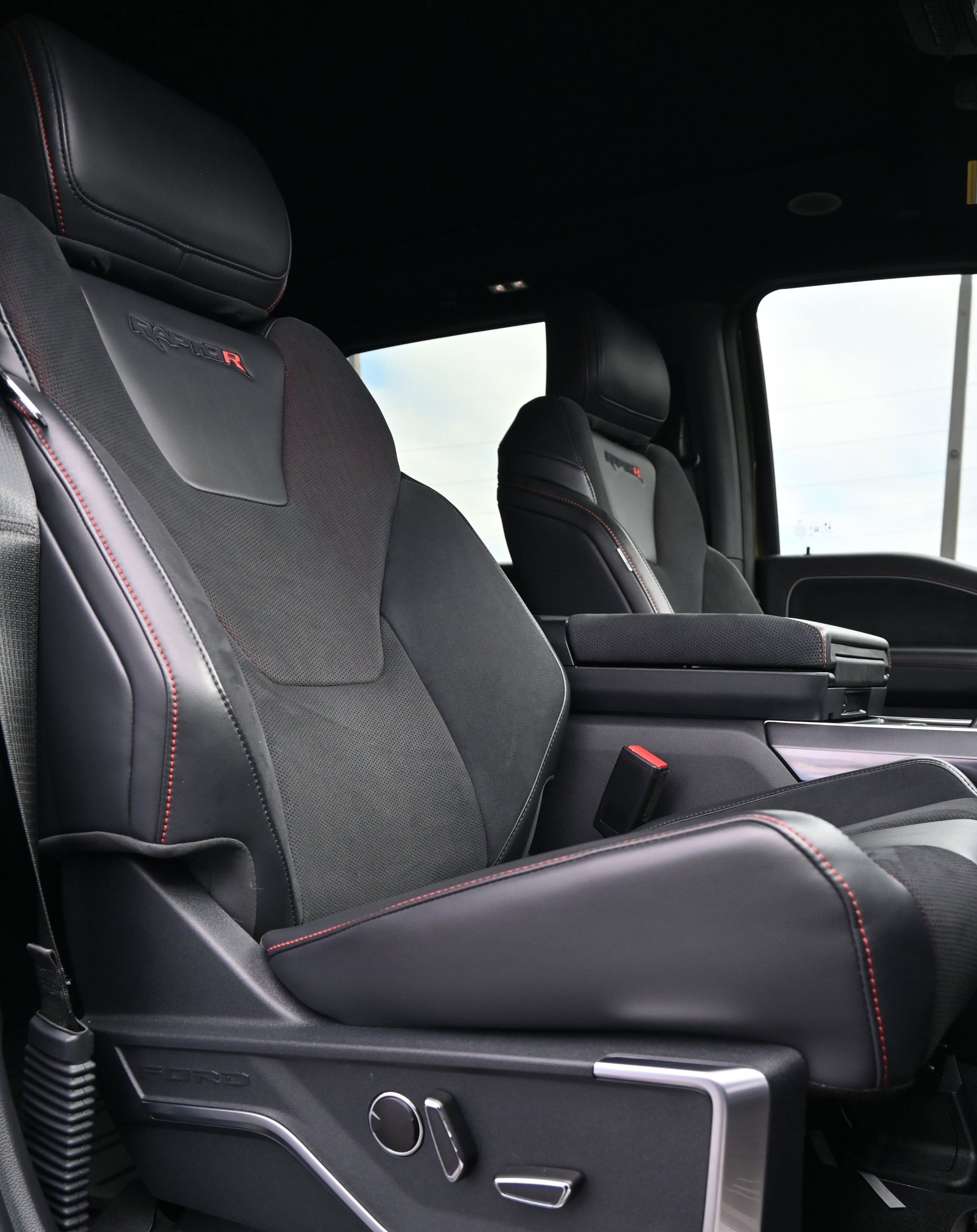 Used 2025 Ford F150 Raptor w/ Equipment Group 803A Raptor R image 33