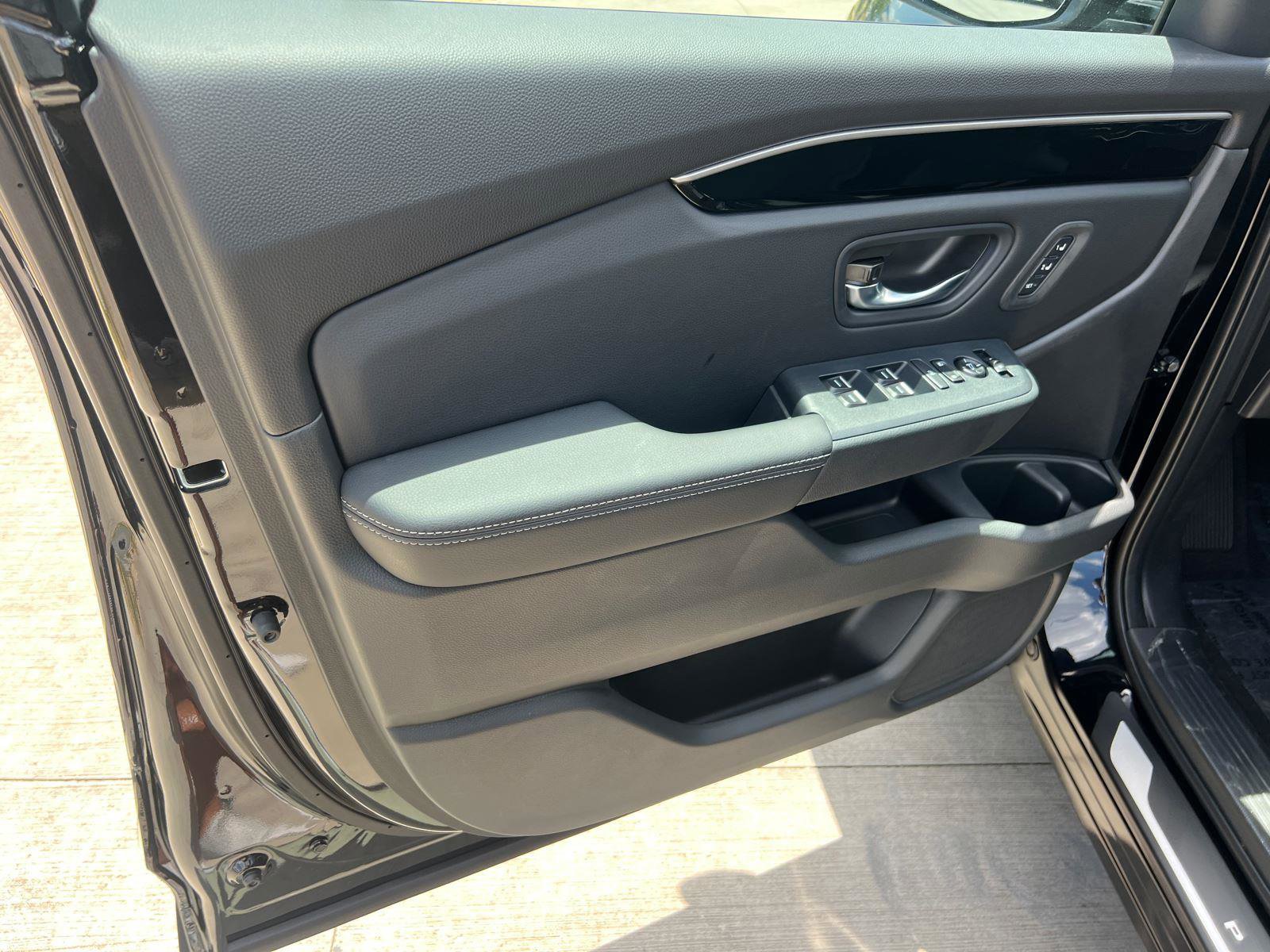 New 2025 Honda Pilot EX-L image 10