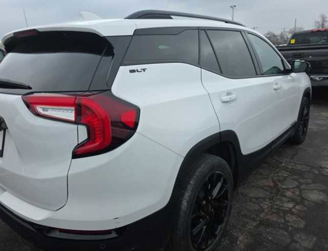 Used 2023 GMC Terrain SLT w/ Elevation Edition image 6