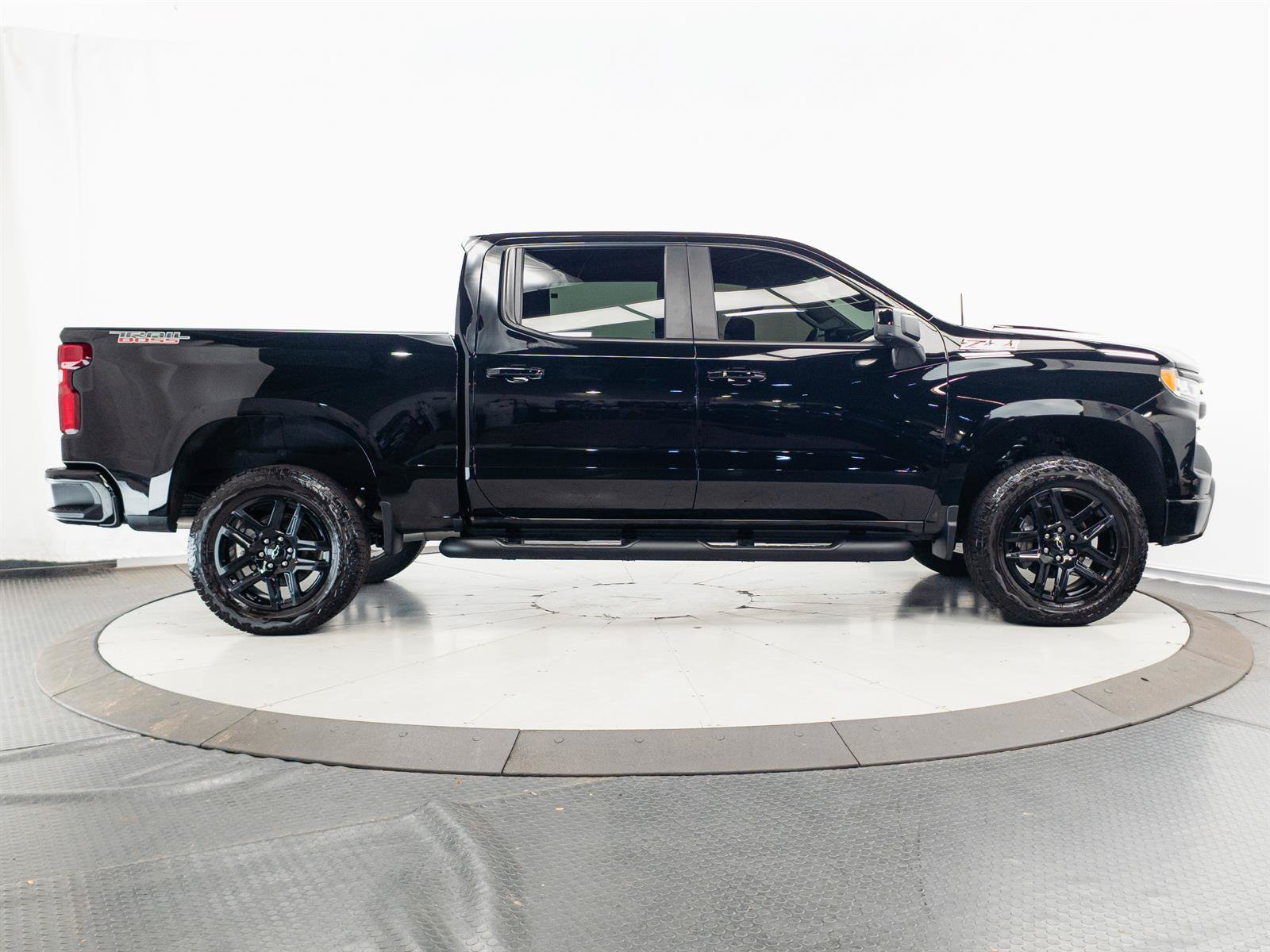 Used 2025 Chevrolet Silverado 1500 LT Trail Boss w/ Convenience Package II AWD/4WD image 12