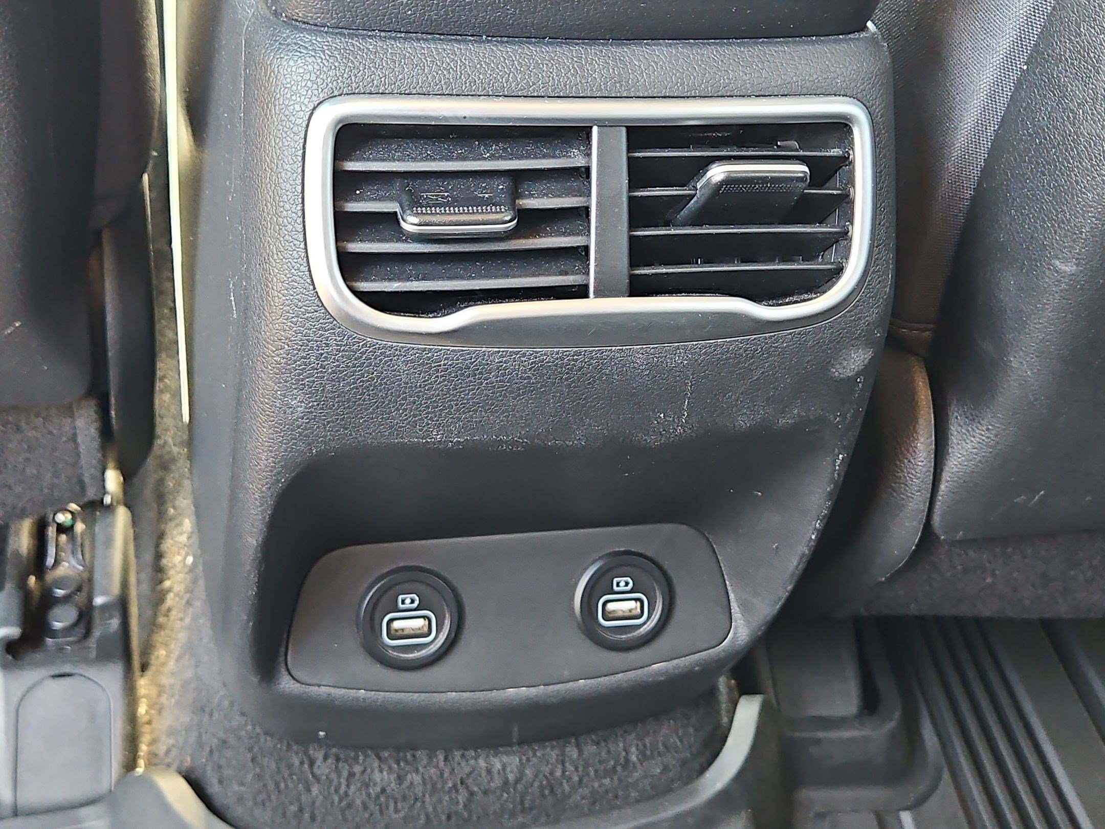 Used 2023 Hyundai Santa Fe SEL w/ Winter Weather Package AWD/4WD image 28