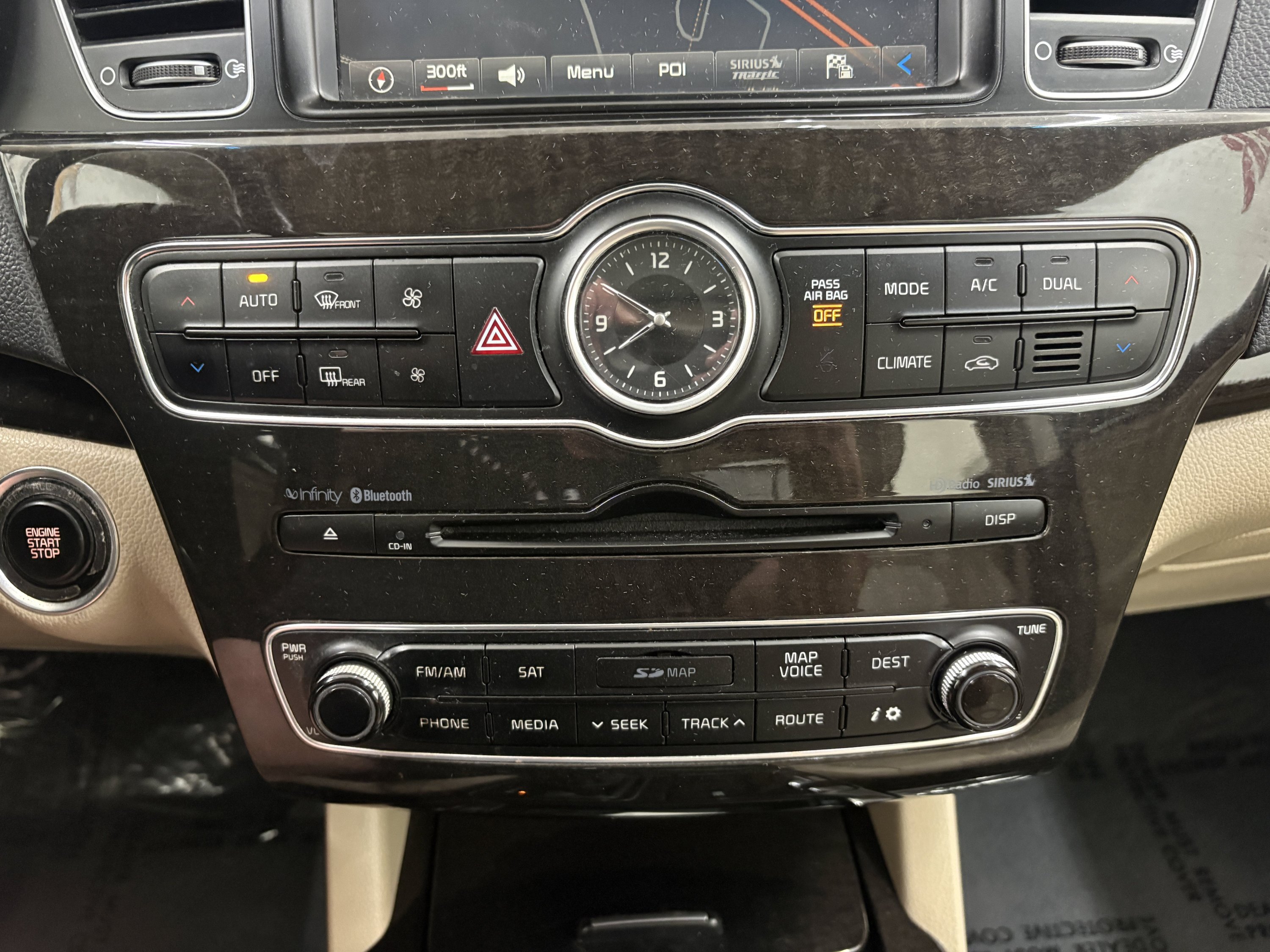 Used 2014 Kia Cadenza Premium w/ Luxury Package FWD image 18