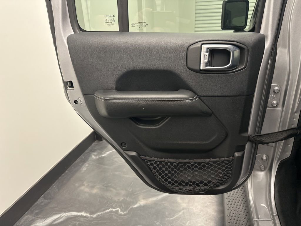 Used 2018 Jeep Wrangler Unlimited Sahara image 14