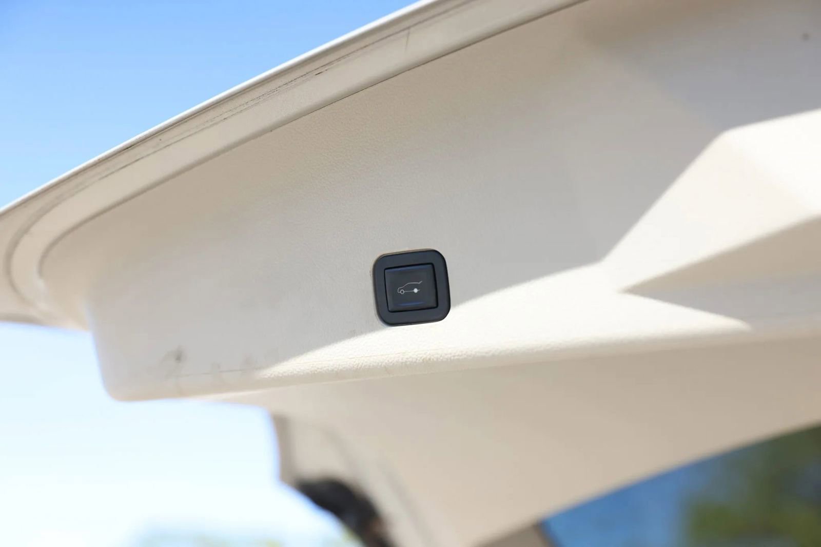 Used 2010 Cadillac SRX Luxury image 45