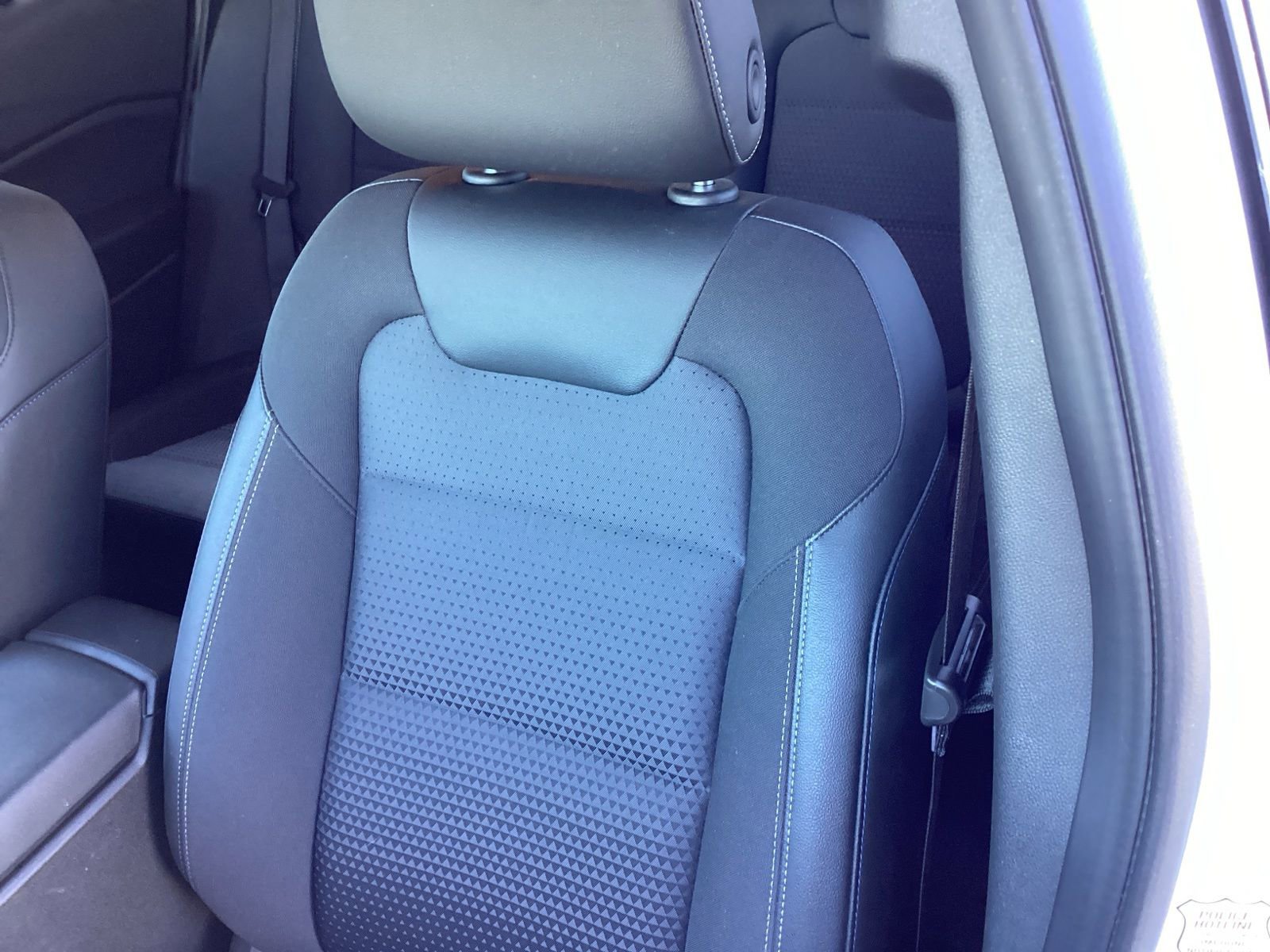 Used 2025 Chevrolet Trax LT w/ LT Convenience Package image 7