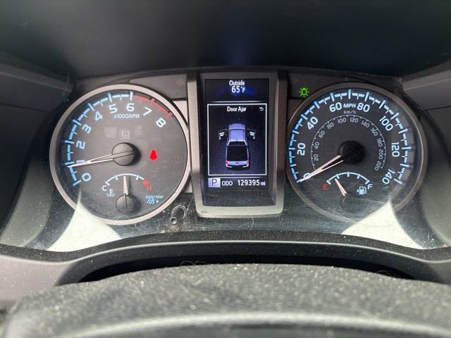 Used 2017 Toyota Tacoma TRD Sport w/ Tow Package (A/T) AWD/4WD image 6