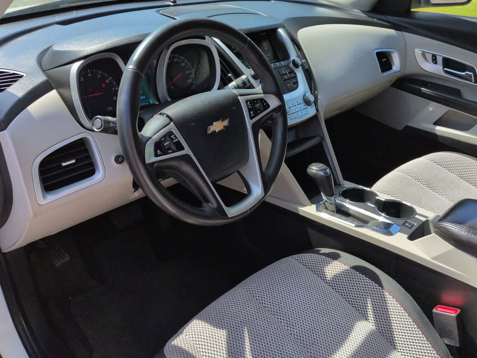 Used 2017 Chevrolet Equinox LT w/ Convenience Package FWD image 2
