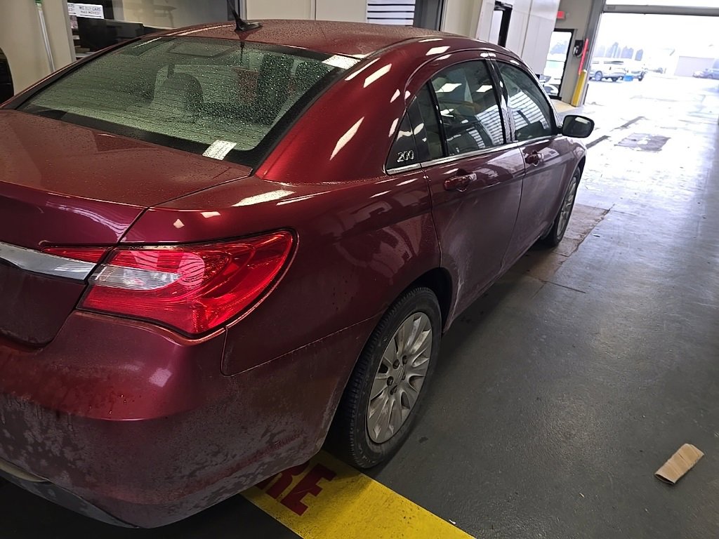 Used 2011 Chrysler 200 LX image 4