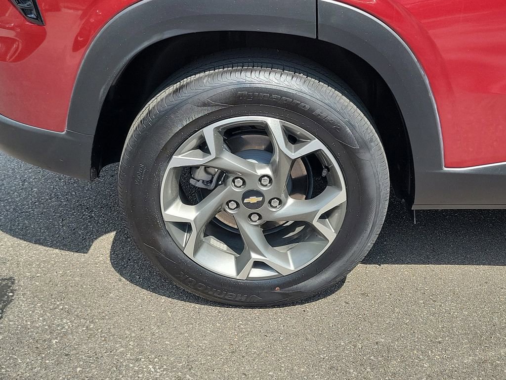 Used 2025 Chevrolet Trax LT w/ LT Convenience Package FWD image 6