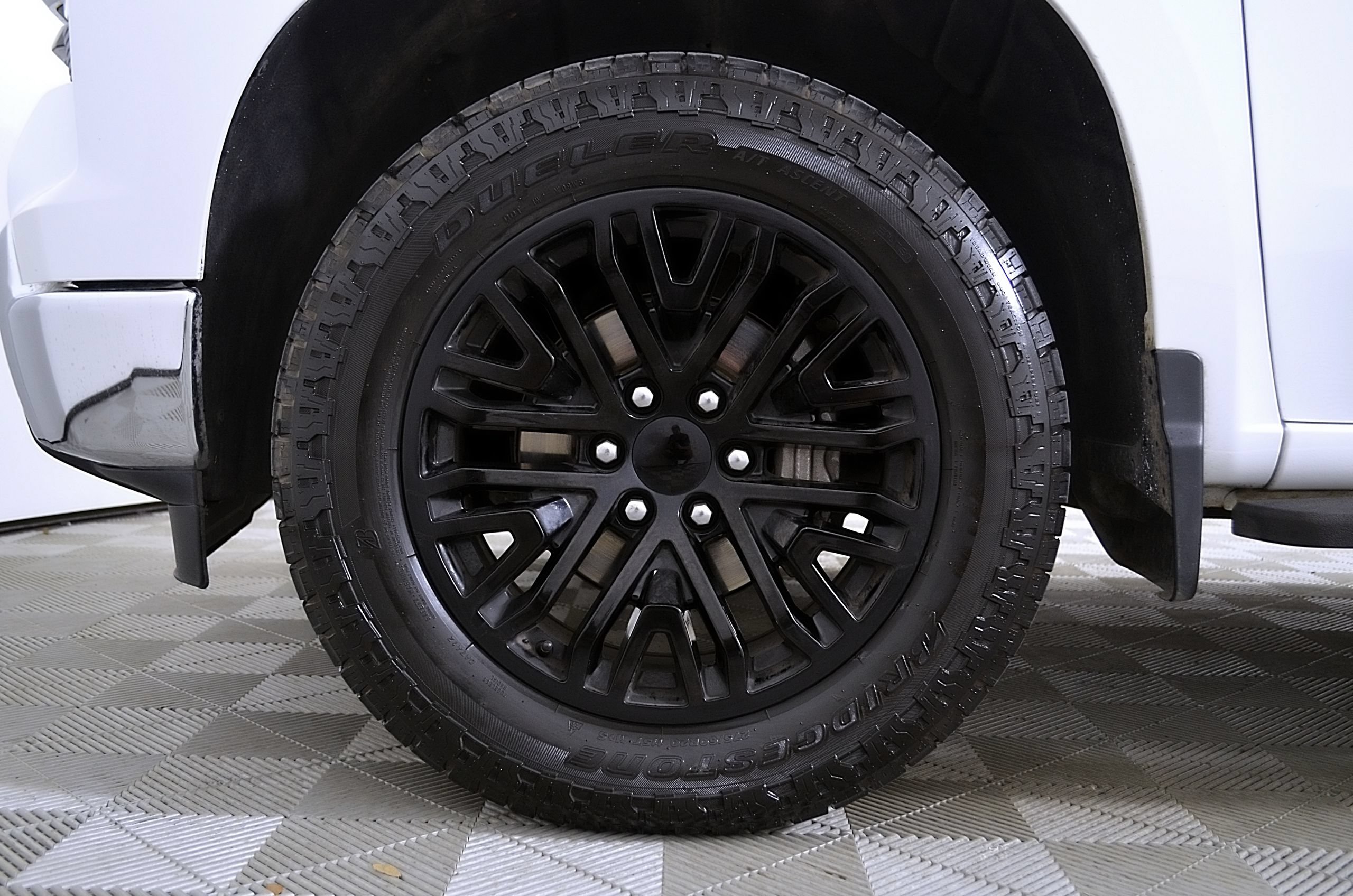 Used 2024 Chevrolet Silverado 1500 LT w/ Z71 Off-Road Package AWD/4WD image 10