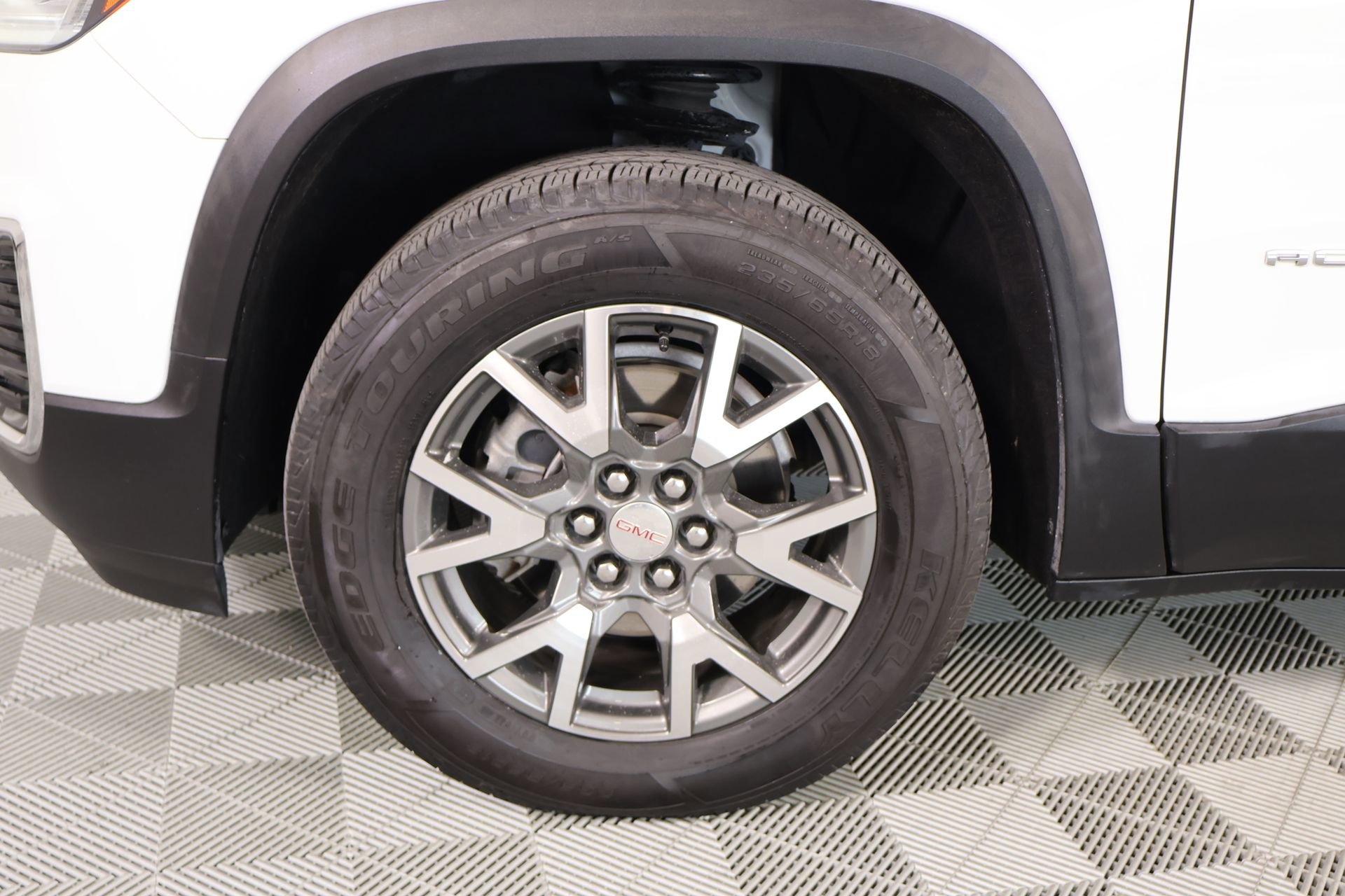 Used 2023 GMC Acadia SLE AWD/4WD image 18