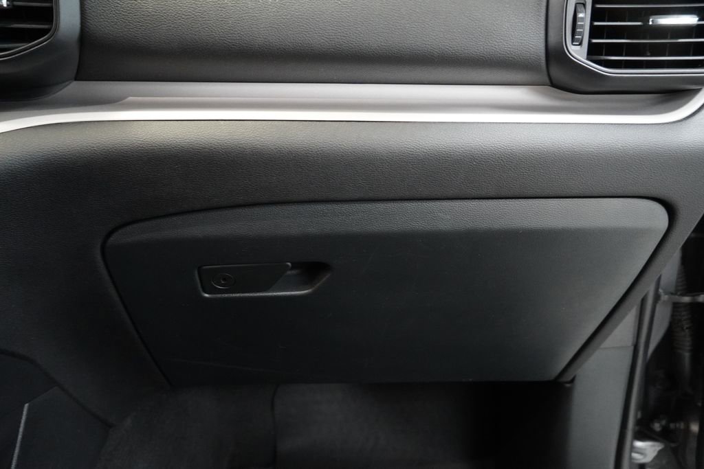 Used 2023 Ford Explorer XLT AWD/4WD image 37