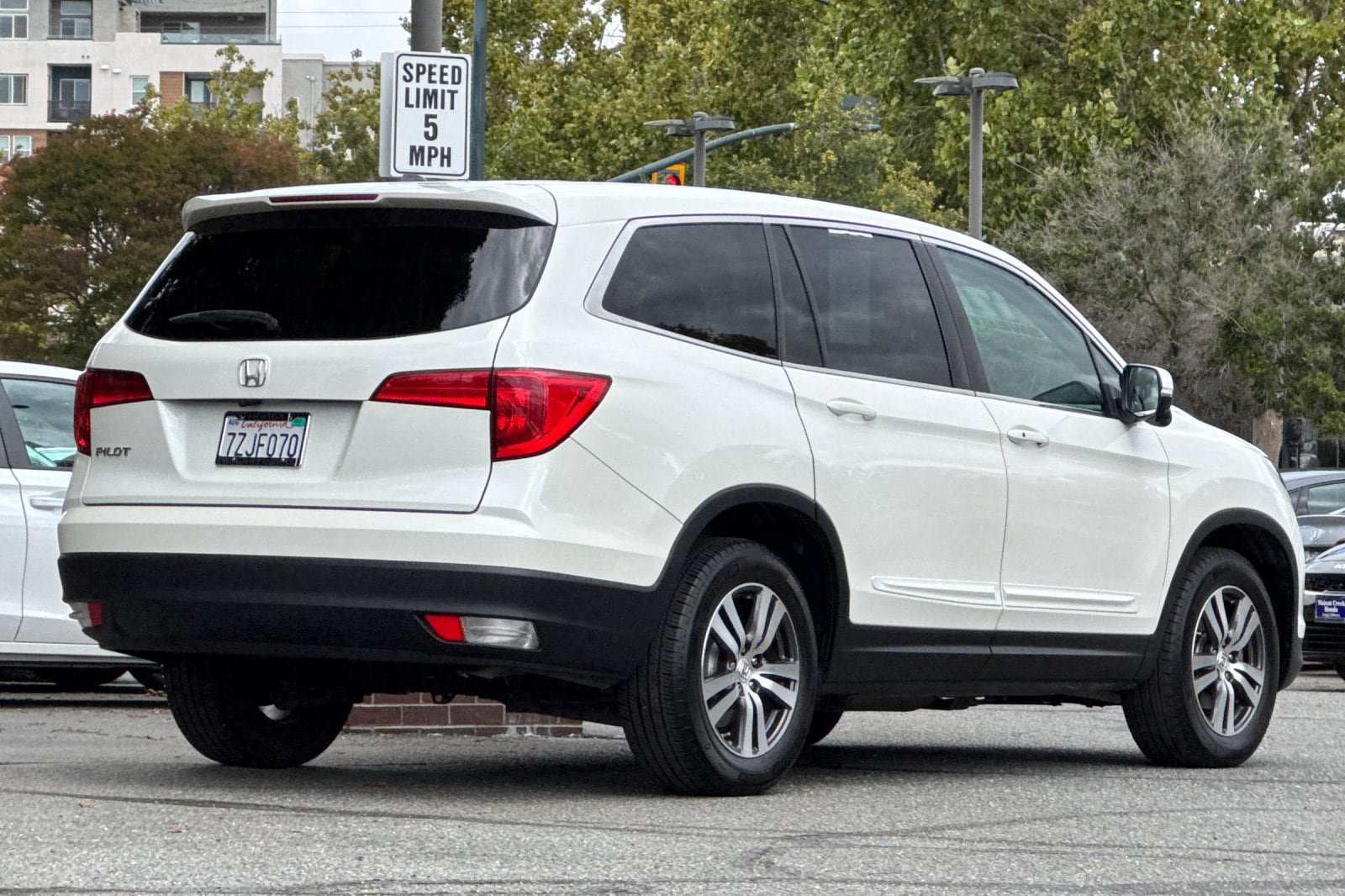 Used 2017 Honda Pilot EX-L image 4
