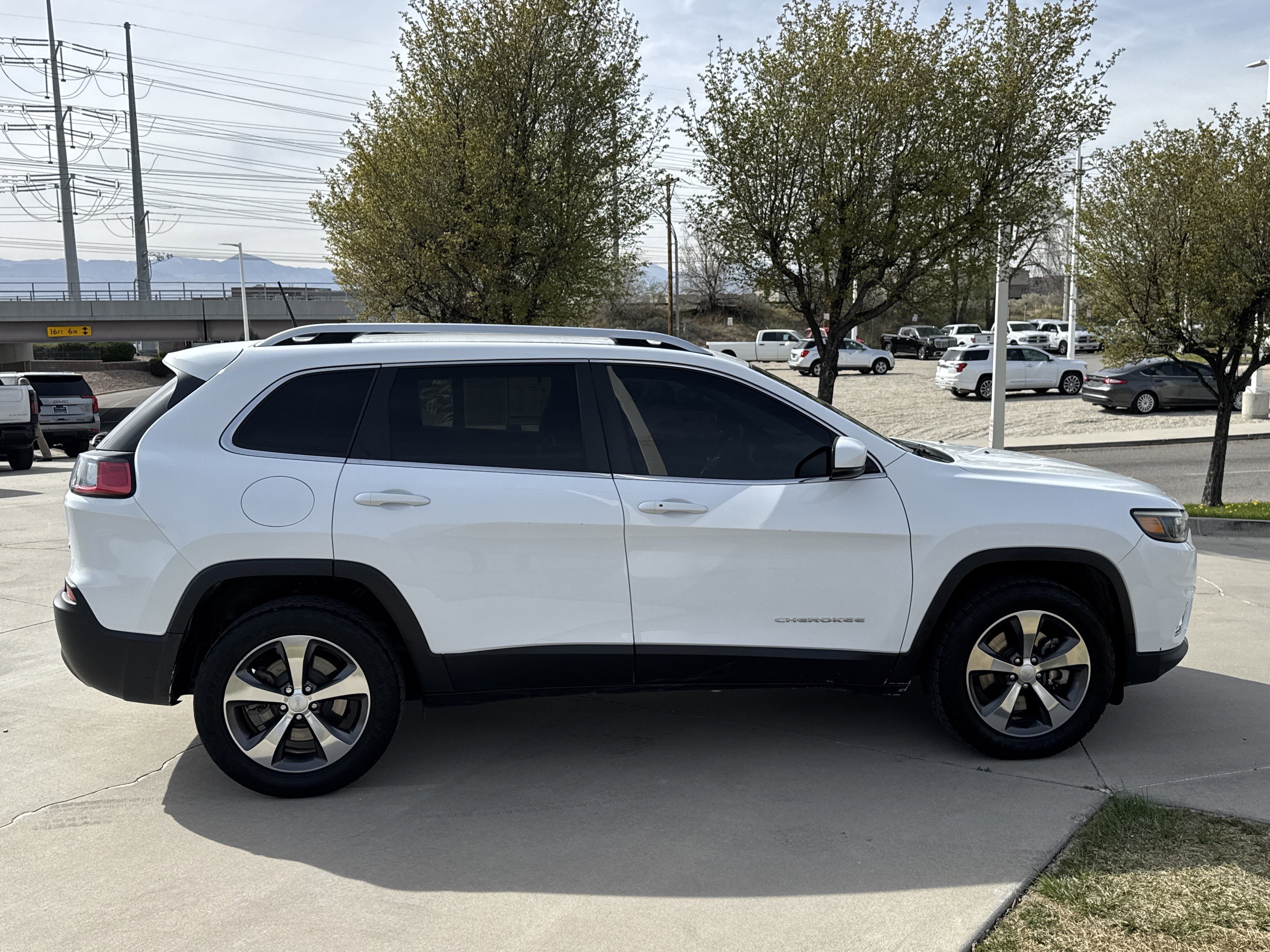 Used 2020 Jeep Cherokee Limited image 6
