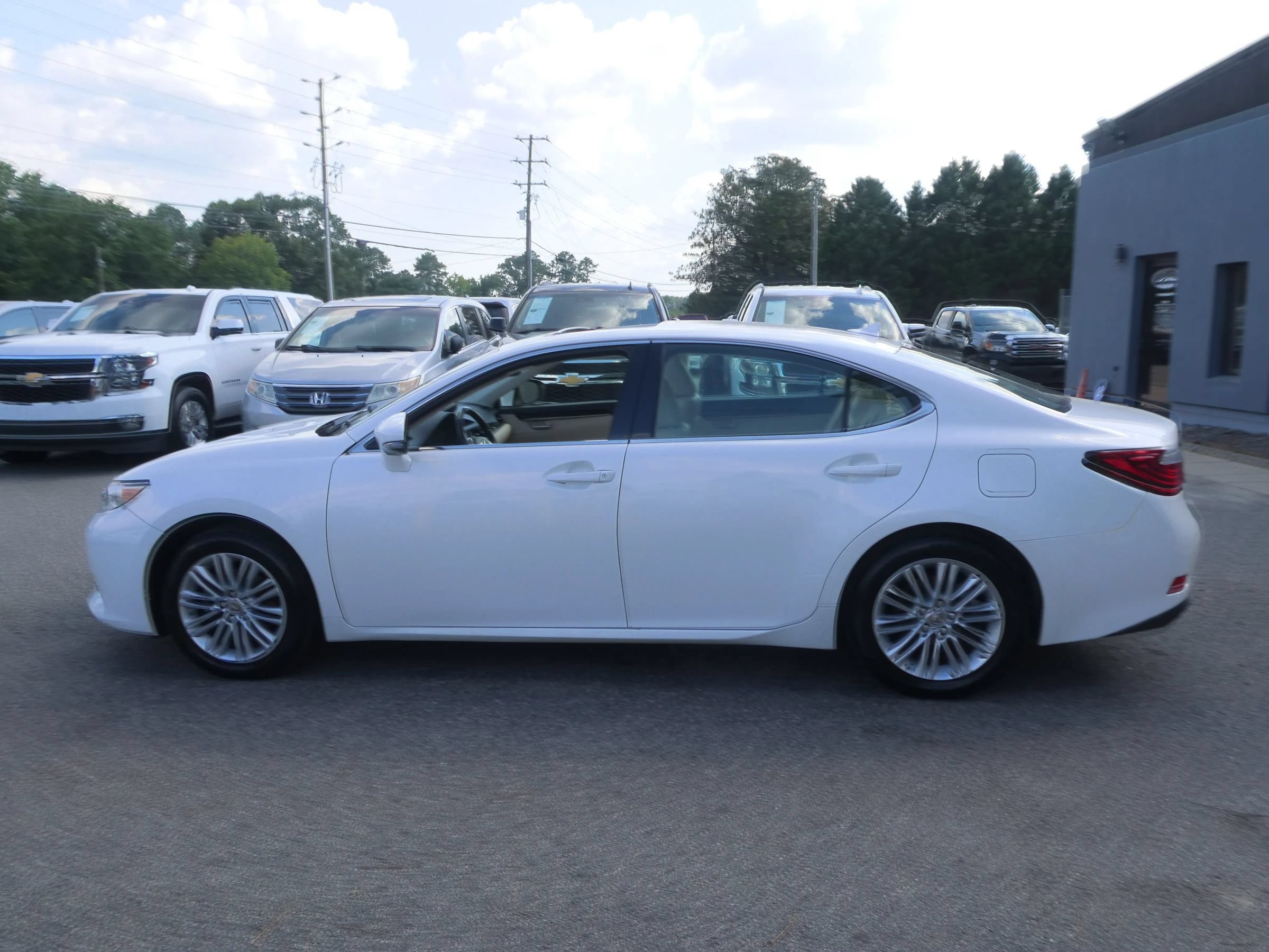 Used 2014 Lexus ES 350 w/ Luxury Package FWD image 9