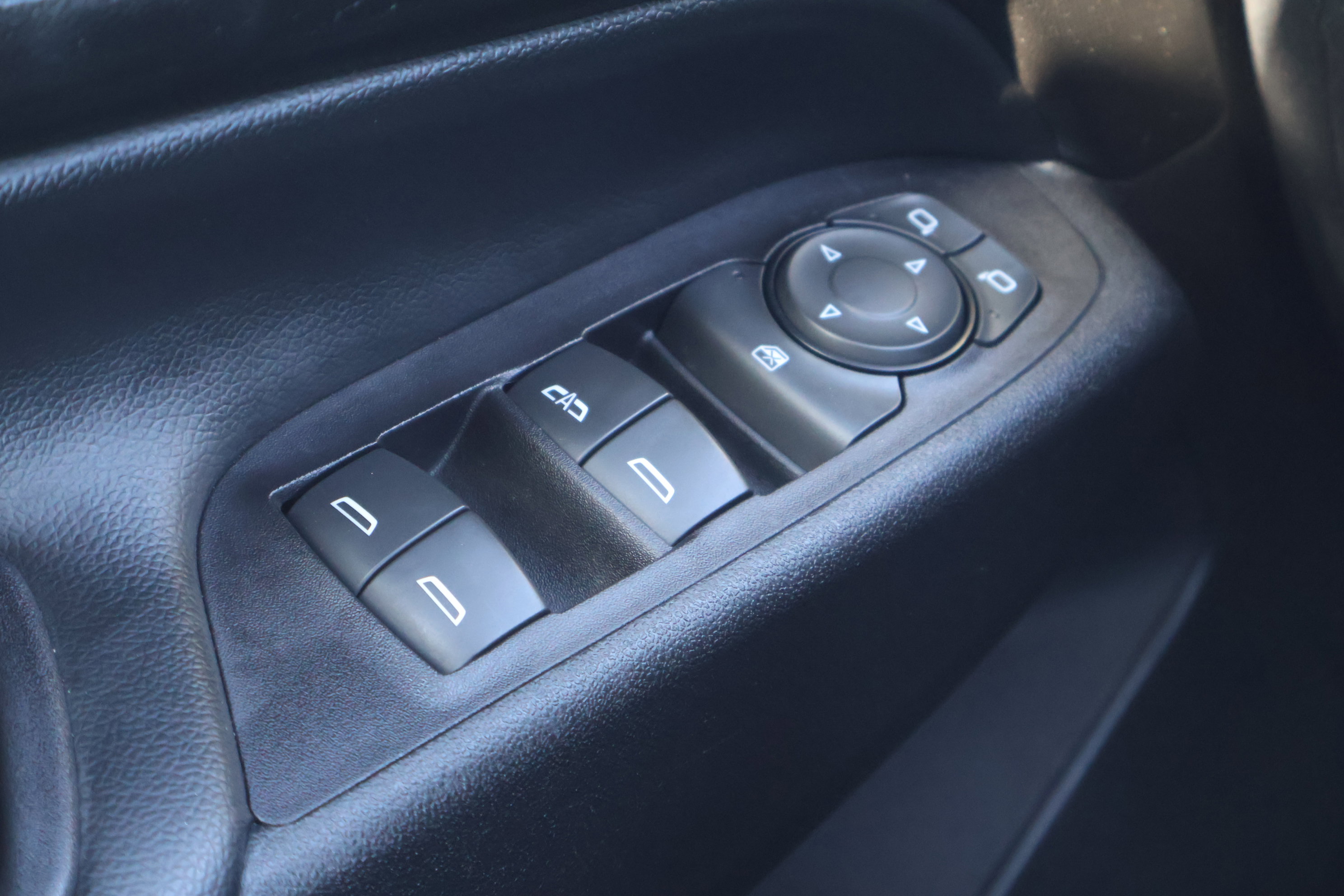 Used 2018 Chevrolet Equinox LT image 17