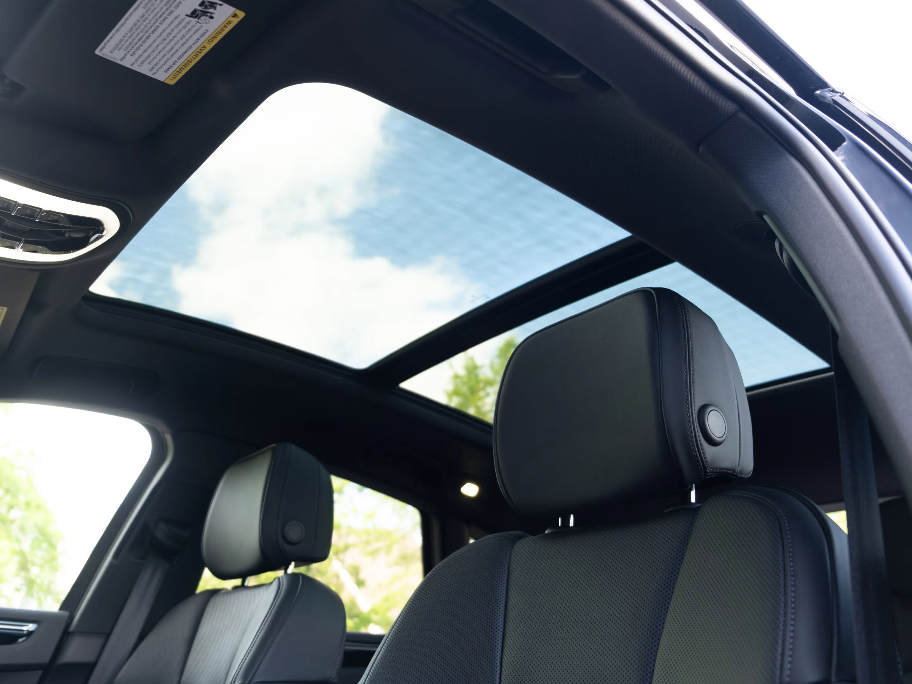 Certified 2025 Porsche Macan image 16