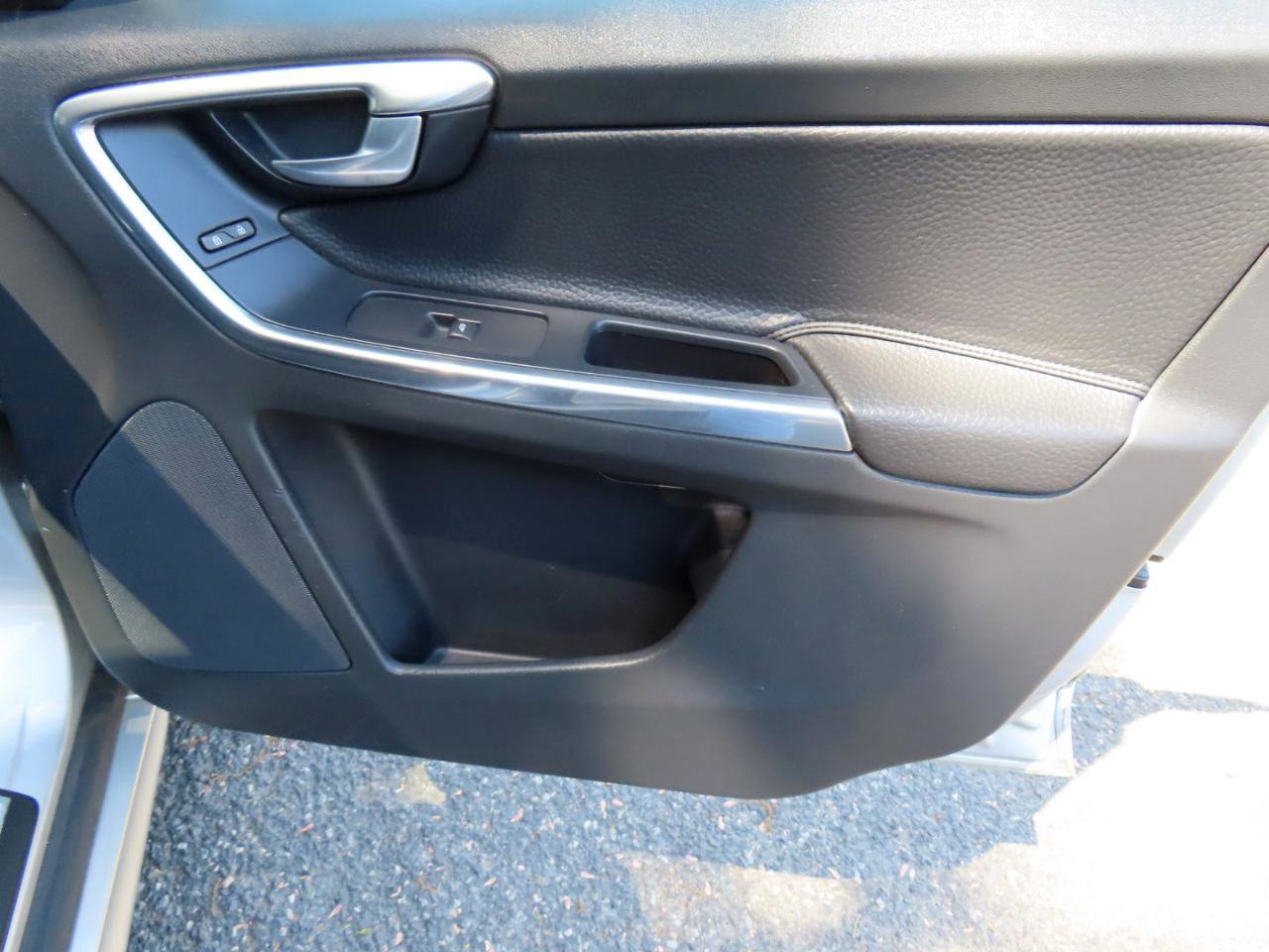 Used 2014 Volvo XC60 T6 AWD/4WD image 22