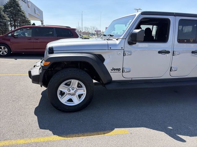 Used 2020 Jeep Gladiator Sport w/ Quick Order Package 24S AWD/4WD image 11