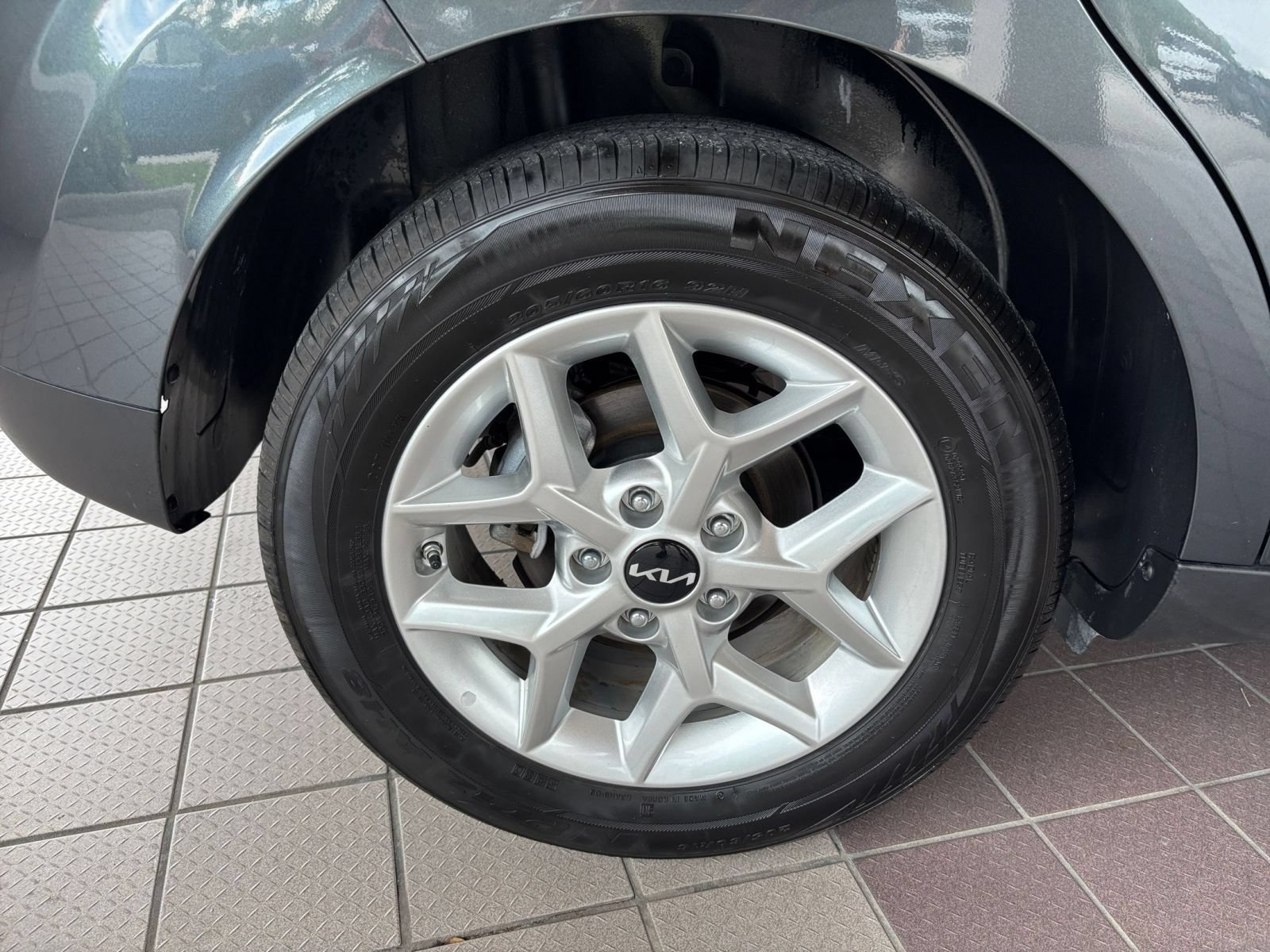 Used 2025 Kia Soul LX w/ LX Technology Package FWD image 27