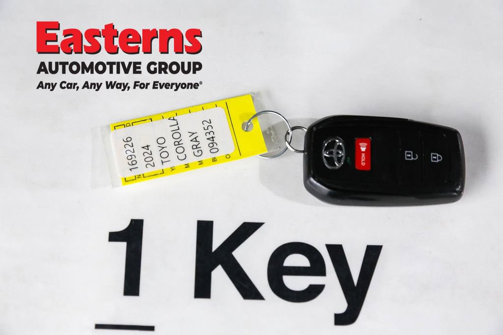 Used 2024 Toyota Corolla Cross LE image 22