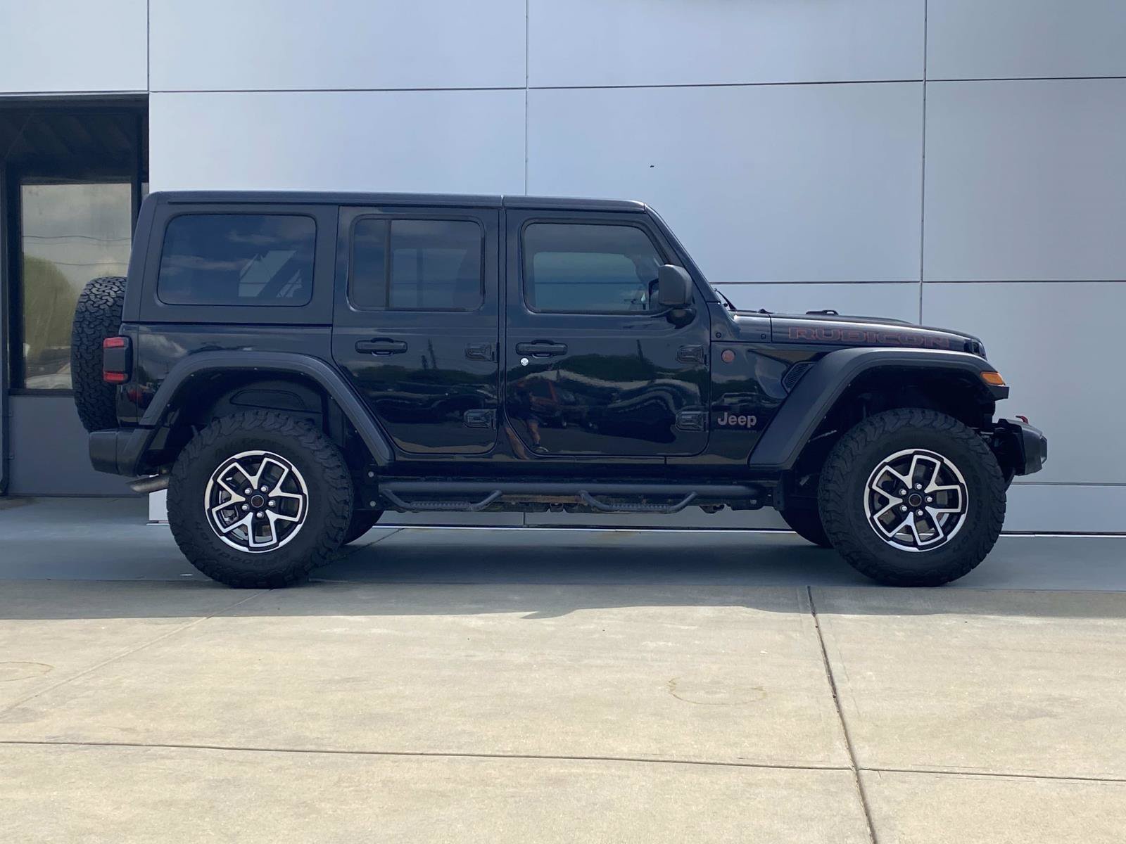 Used 2024 Jeep Wrangler Unlimited Rubicon w/ Technology Group AWD/4WD image 3