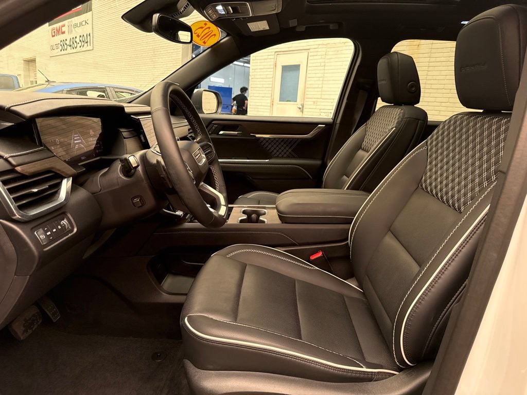 Used 2025 GMC Acadia Denali AWD/4WD image 9