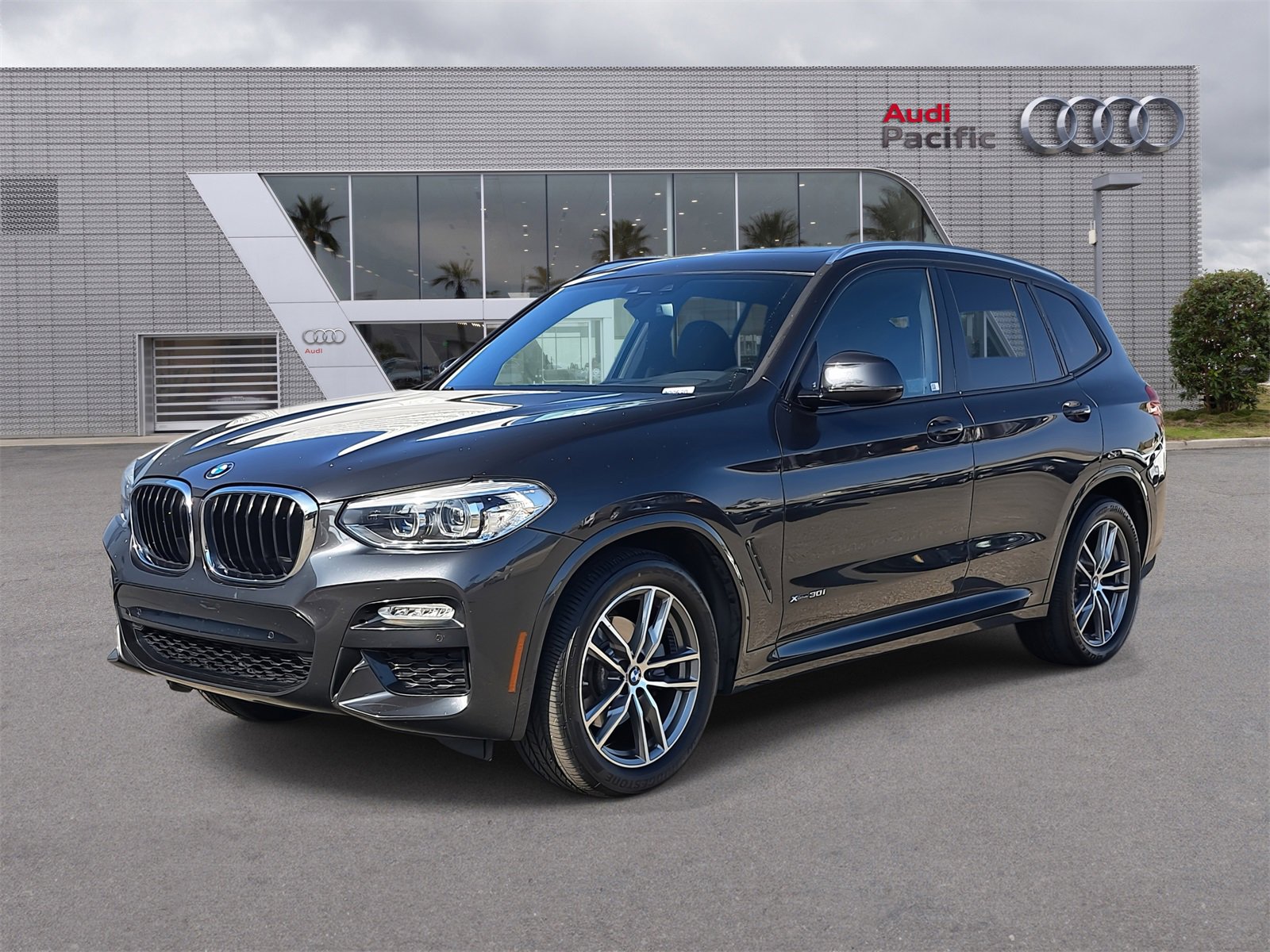 Used 2018 BMW X3 xDrive30i w/ M Sport Package image 1