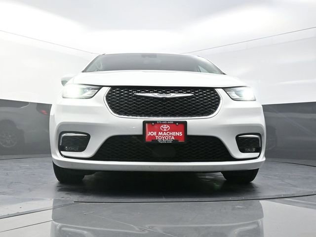 Used 2023 Chrysler Pacifica Touring-L image 26