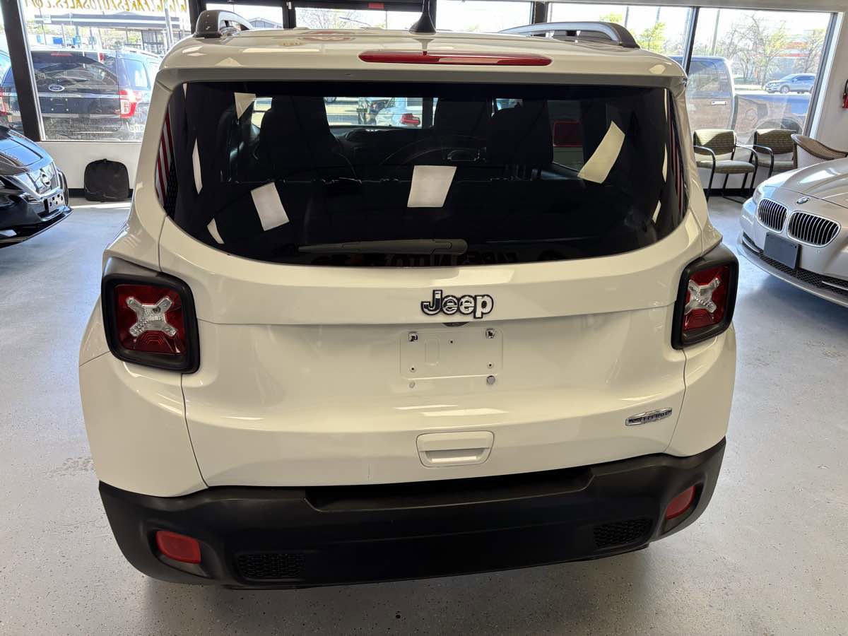 Used 2018 Jeep Renegade Latitude FWD image 10